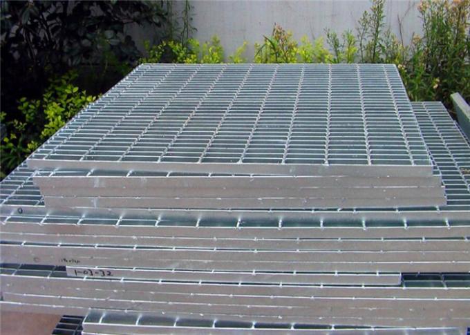 reja de acero serrada galvanizada de la inmersión caliente de 20x3m m