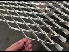 Alambre de metal ampliado galvanizado Mesh With Diamond Hole 25 * 50m m 1,2 * 2.4m