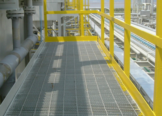 2-8m m galvanizaron la reja de acero soldada con autógena de la calzada para la barra plana ASTM A36 de la cubierta del dren