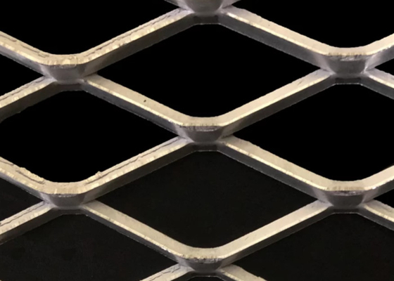 Hoja de metal ampliada aplanada Mesh For Stair Treads/revestimiento 4 * los 8ft 30 * 60m m