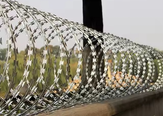 Barreras de cercas de barbilla alambre de púas galvanizado en caliente revestido de PVC