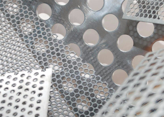 Reja de alambre perforada de acero con bajo contenido de carbono para construcción decorativa