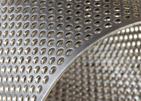 Envasado en caliente galvanizado de malla de alambre perforado ancho 100-2000 mm OEM