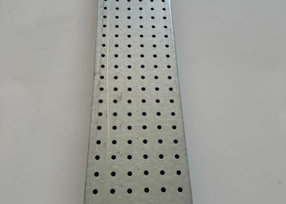 Tamaños personalizados de malla de alambre galvanizado perforado para cercas industriales de ventilación