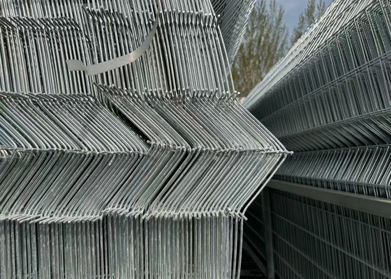 Panel de cercas triangulares. Acero galvanizado, fácil instalación, alta seguridad para obras.