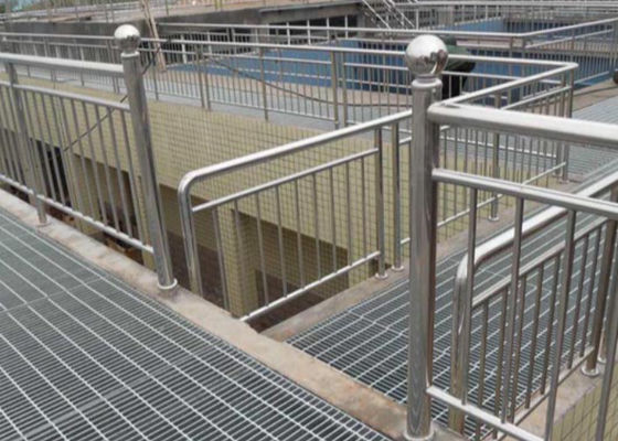 Rejilla de pasarela de acero galvanizado R13 Antideslizante Q235 Q345