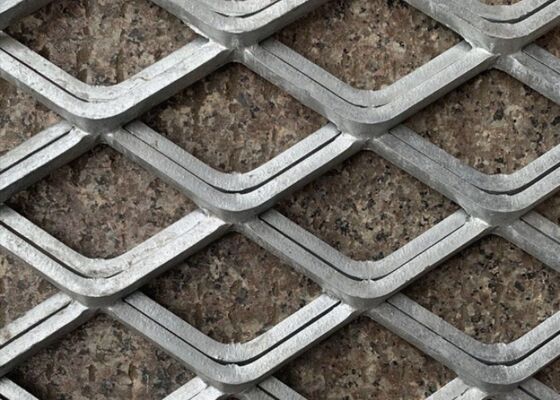 Rejas metálicas expandidas para cercas de seguridad y aplicaciones industriales