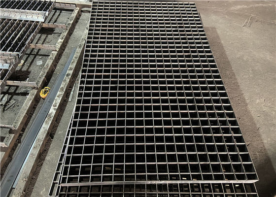Q235 presionó la reja de acero galvanizada 32*3m m para las pisadas de escalera/calzada