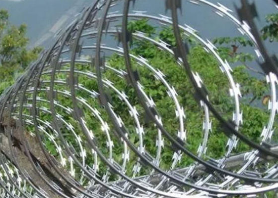 Termal militar galvanizada de la bobina de la seguridad 900m m del alambre de púas de la maquinilla de afeitar de la inmersión caliente