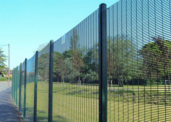 cerca anti Hot Dip Galvanized/Pvc de la prisión de la subida de la altura de los 3.0m cubierto 76.2*12.7m m